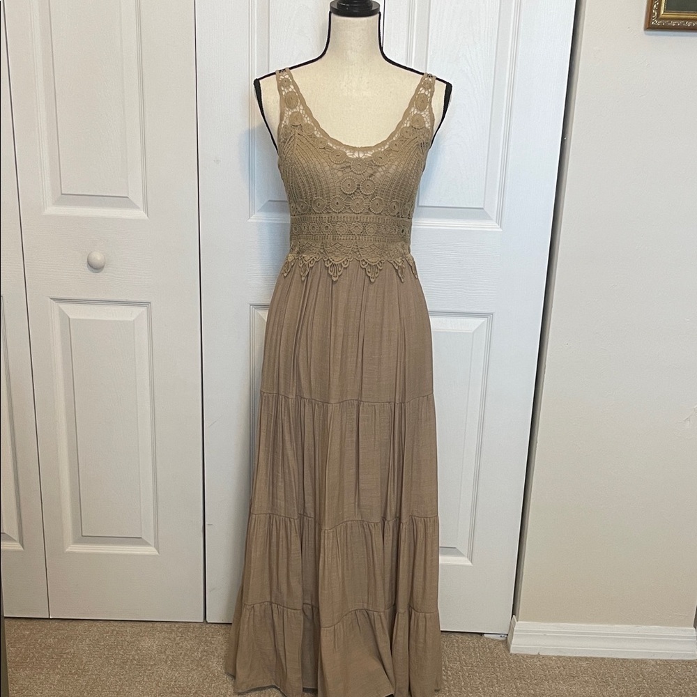 Women’s Crochet Bodice Maxi Dress - Tan
